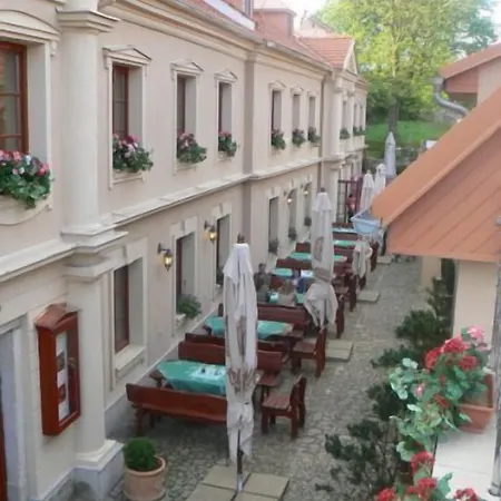 Mahleruv Na Hradbach 3*
