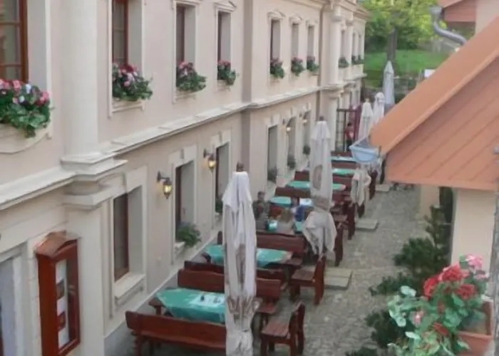 Mahleruv Na Hradbach 3*