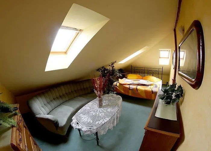 Pensjonat Mahleruv Na Hradbach 3*